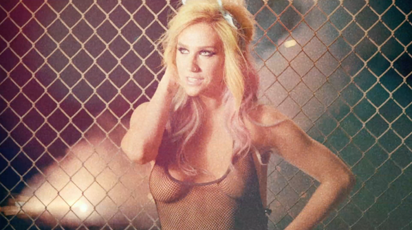 KeshaRose's tweet photo. What! a shot from my new vid!! http://t.co/LsicV7p7Gn