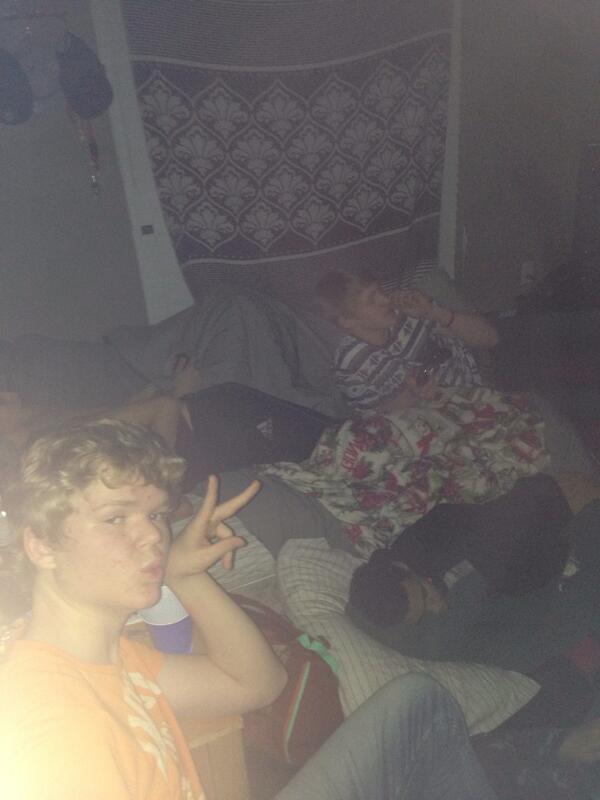 taylordenton2_'s tweet photo. party @khav32__ @tennery_512 @ConnerPhinney @T_Raw_Akers @jwill_24_ @c_bailey23 @T_K_Brazell_ @codygalloway3 http://t.co/m1qsIK4aNH