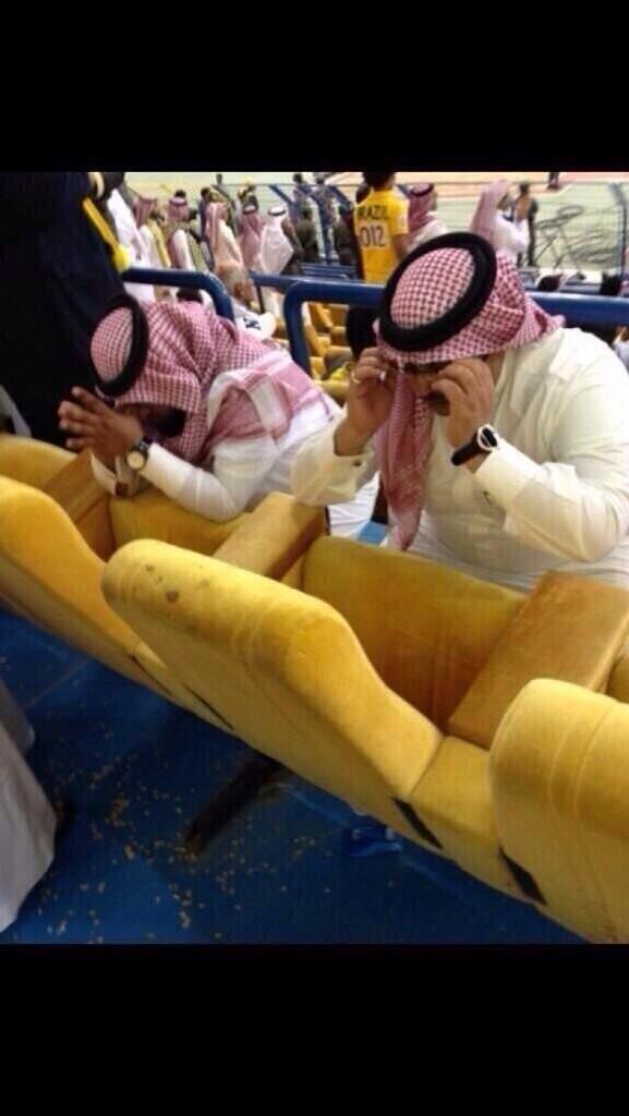 hilal_sfc's tweet photo. لعام 2013 
اجمل لقطه لدى الهلاليين
 اسوأ  لقطة لدى النصراويين والمريسيل!
#الهلال  #النصر http://t.co/Pa9hVv9gr9