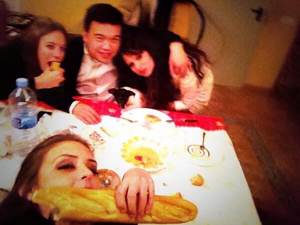 Estefitudela's tweet photo. Damos por terminada la noche cn un rico desayuno!!#lacasadelamarisolmola http://t.co/N74a40IPtv