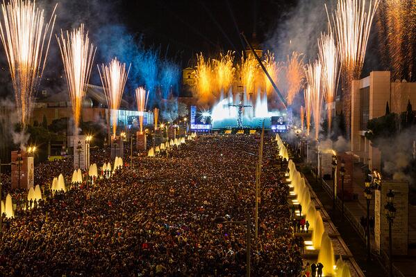 barcelona_cat's tweet photo. Gràcies per celebrar el #CapdAny2014 a les #FontsdeMontjuïc de #Barcelona #bcn http://t.co/TqCIq0ZkDu http://t.co/RJ5KK9nLou