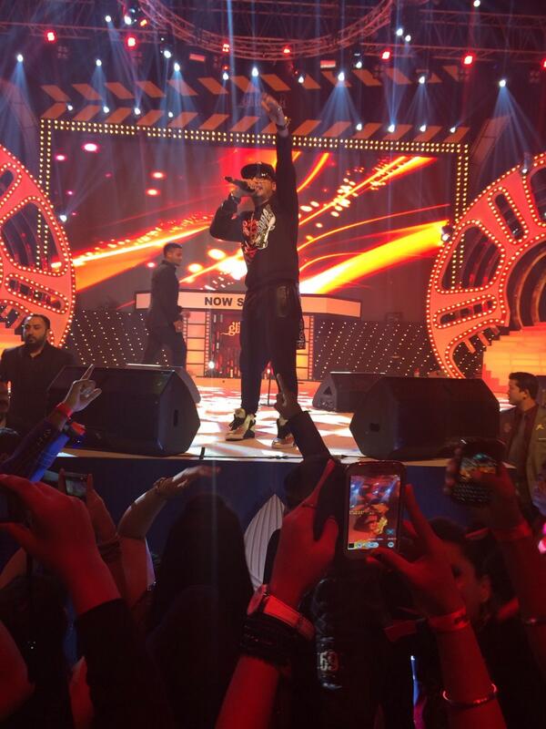 tkhetani's tweet photo. @asliyoyo u was amaing last night!!! Mazza aa gaya!! Yoyo honey singh.. http://t.co/cRyTRQbteK