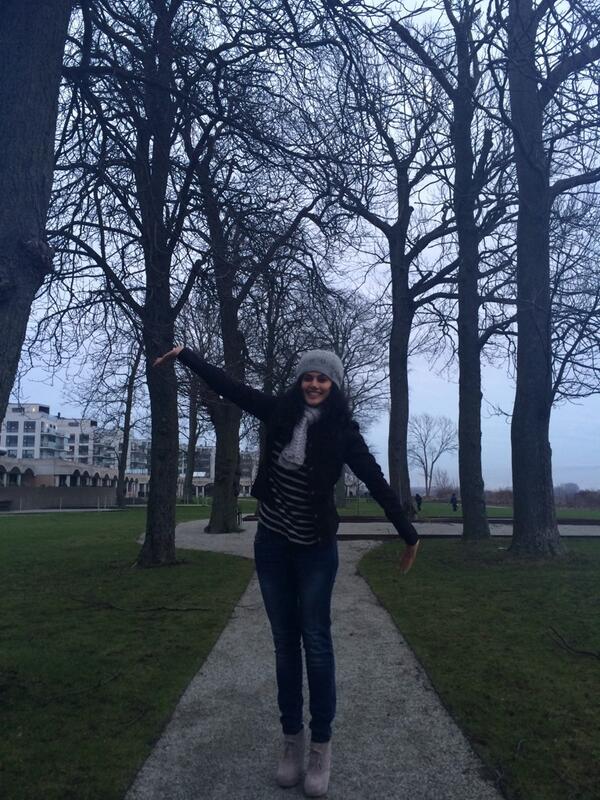 taapsee's tweet image. The happiest of new year to my huge twitter family! 😚🎊🎊🎉🎁🎉