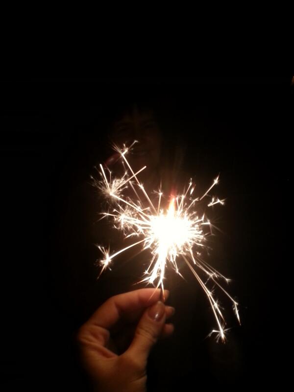 antoniagbr's tweet photo. Happy New Year,  world! Let 2014 bring peace, love and harmony!!! http://t.co/3uaByuhaGK