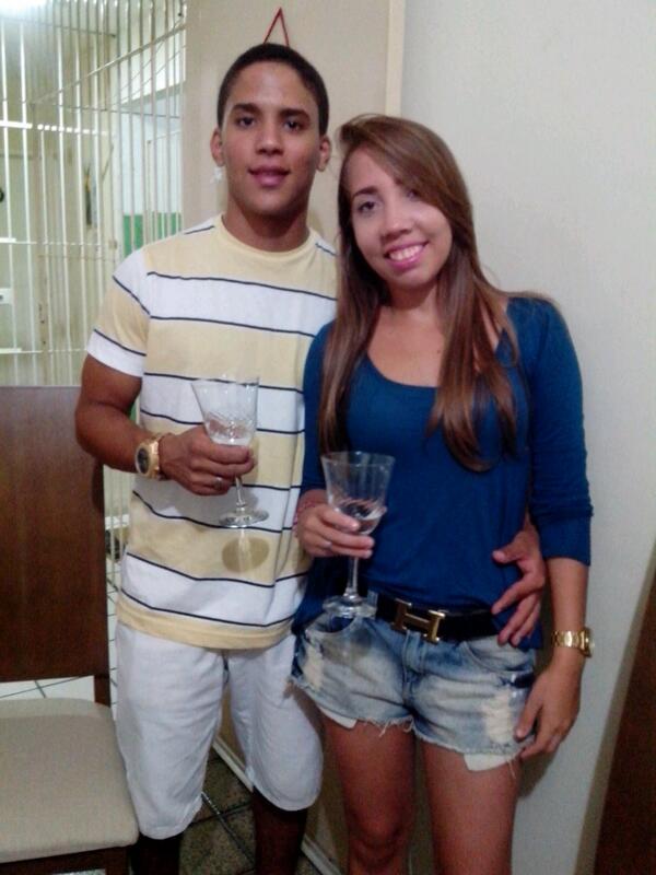 AliciinhaC's tweet photo. Feliz ano novo!! Que 2014 seja um ano surpreendente :) http://t.co/DSJc7myr8c