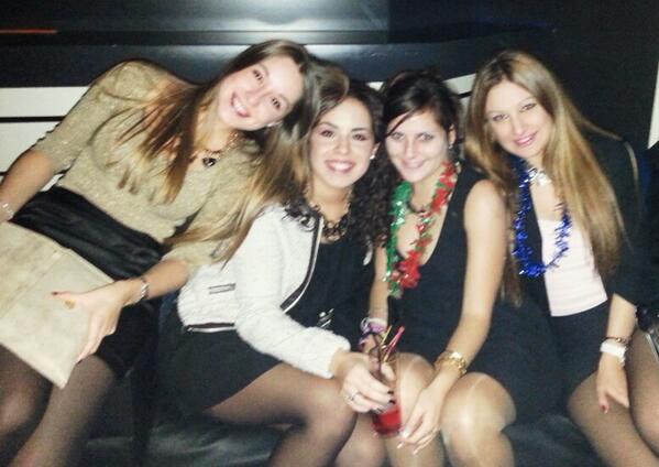 Jeessiica94's tweet photo. Muy buena nooche con @estheer04 @vanesafornes93 @mariabntguerr !! http://t.co/XiJGhq4k5c