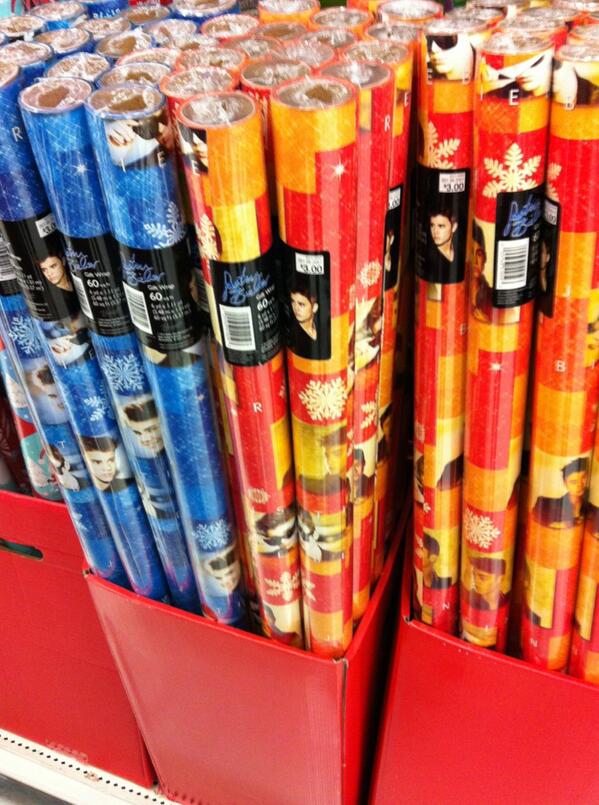 malinkibelka's tweet image. WUT? There's a surplus of Bieber wrapping paper? #shockface