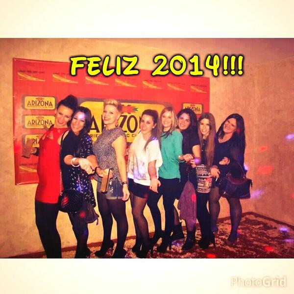 mariaja_am's tweet photo. Feliz año a mis xoxis @VIRGINIAGUALDA @ClaraColt @MajeYus3 @martalopsan @mery_star @MUNOZMONTSE @SofiaOlv #lety :-* http://t.co/s4HOOxwp2i