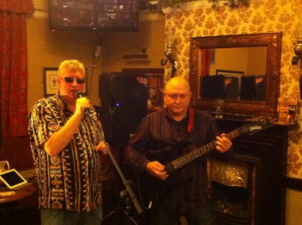 RoyalOakDids's tweet photo. Retro rockers Last night in the royal oak http://t.co/CsXh1yOlyO