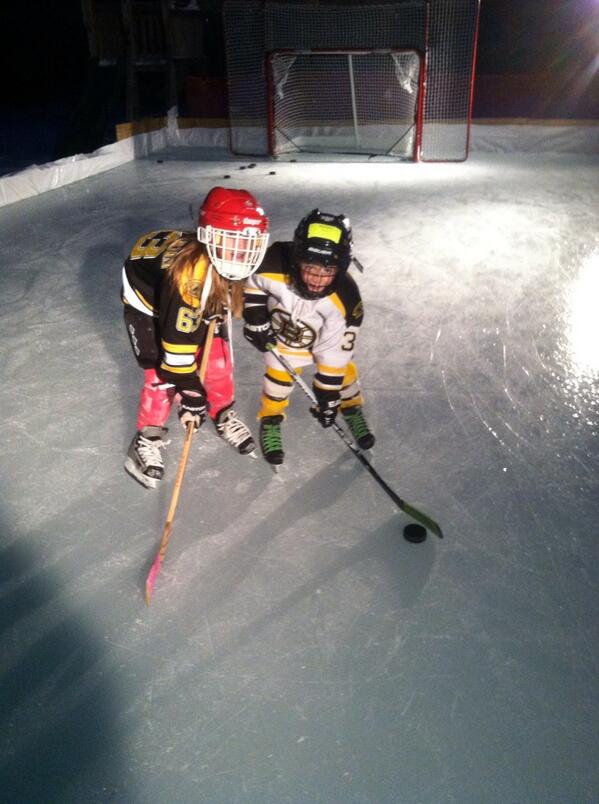 sethzonkers's tweet photo. Loving the #WinterClassic here in CT! http://t.co/Pw2uZTd8sB