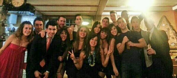 Vane3_88's tweet photo. Año tras año siempre juntos FELIZ 2014 ! http://t.co/Xa5nMZ9WUh
