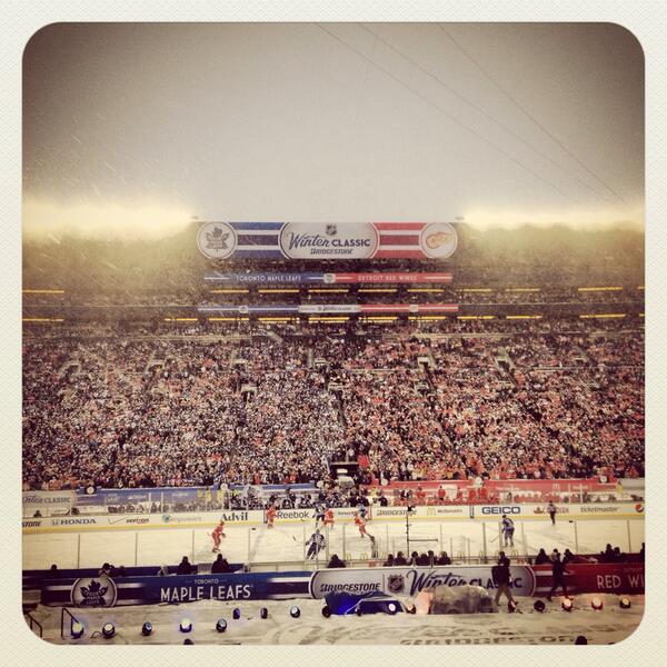 MapleLeafs's tweet photo. beauty pic, eh. RT @btyson: Couldn't think of a better way to ring in new year. Leafs take #WinterClassic #SEAofBLUE http://t.co/4xqv6gl03q