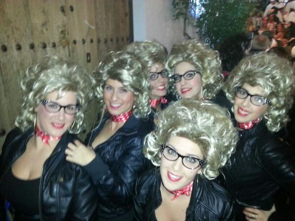 Celiaa_PB's tweet photo. Noche vieja 2013 con mis preciosas @MaryVictoria http://t.co/2RmjMuh9N4
