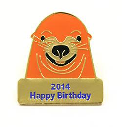 えるぱそ Kamoseaofficial 鴨川シーワールドなう 素敵なバースデープラン のピンバッチが 笑うアシカ になりました 14年もお誕生日に鴨シーへ Http T Co 4w0wjt6aza 来年の誕生日も鴨シー確定だ Twitter