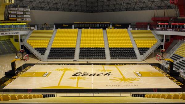 ArenasElite's tweet photo. FIU's College Basketball Mansion  #ayyyy http://t.co/KWWn5cQJH5