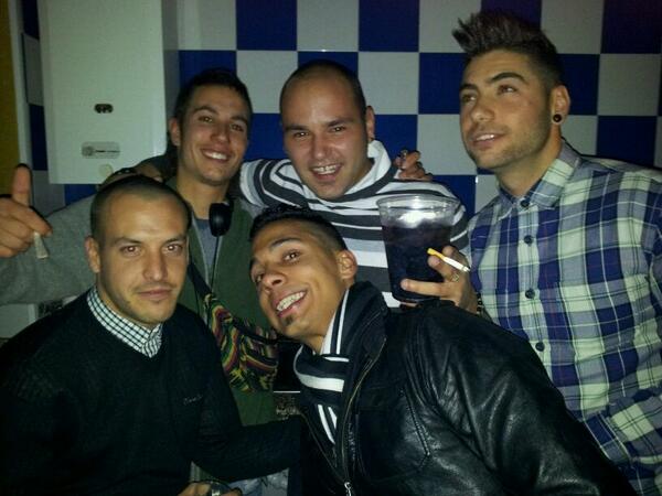 mchacon88's tweet photo. Menuda la fiesta d noxevieja con @dr_dubbreak y demas personajes! IMPRESIONANTE http://t.co/fhX4phUVUH