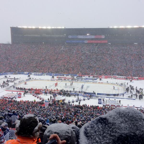 DanielPink's tweet photo. Winter Classic lives up to its name. Snow, a shoot out, and 100,000 close friends. #SeaofBlue http://t.co/0cgkxWt9zT