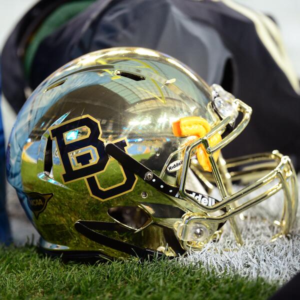 SportsCenter's tweet photo. Baylor's helmets tonight are as flashy as their high-powered offense.
#FiestaBowl now on ESPN. http://t.co/SyhZ0AUTeg