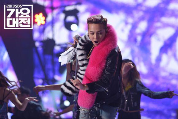 _mintchocomelon's tweet photo. #GDRAGON x #TAEYANG @ SBS Gayo Daejun (131229) *23 http://t.co/4MxR6jB8wM