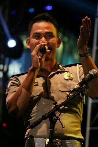 DoleLdt's tweet photo. Alhmdllh sukses... ngamen.. malem taun baru stage utama bundaran HI http://t.co/eAIi1i73Up