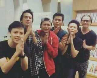 SigmaCetar's tweet photo. With @bismakarisma_ @Rafael16_RTH @Rangga_moelennn @Muhamma40050403 dan tmn http://t.co/ex9tjQDnAU