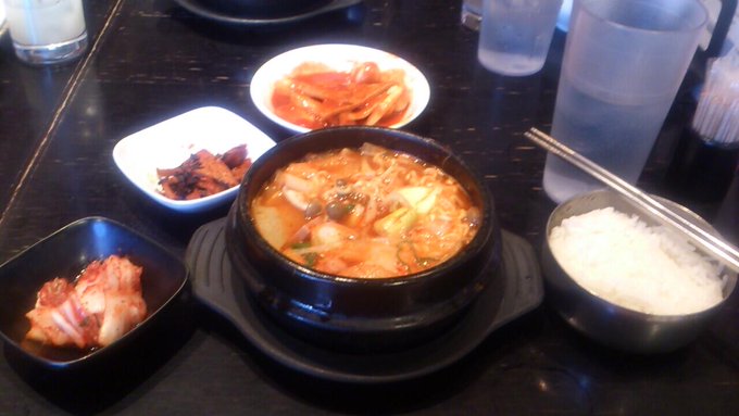 なうー♩ めっちゃからい!!けどおいしー♡ http://t.co/xmADTPCdMw