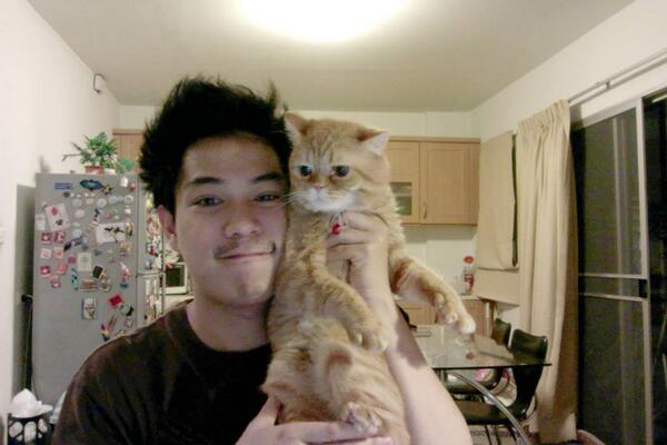 Zupisets's tweet photo. @iiceiizz ตัวนี้ก็น่ารักๆ โคขุน แมวของพี่แชมป์นักเขียน http://t.co/DbvJIOdrwz