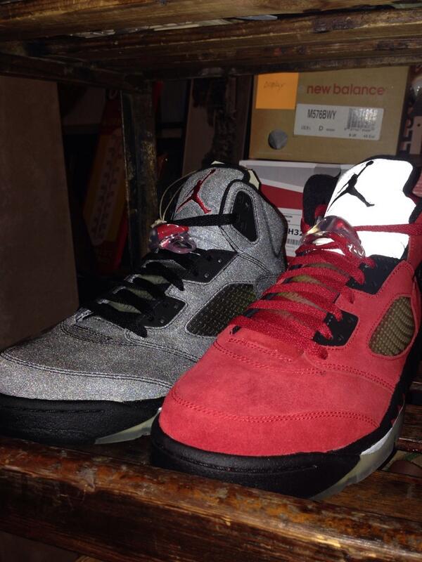 A1CLOTHING's tweet photo. お正月なのでこんな商品も放出です。
JORDAN 5 RETRO DMP REDとリフレクターの2足パック！こちらもお早めに！！ http://t.co/tansHwV7mL