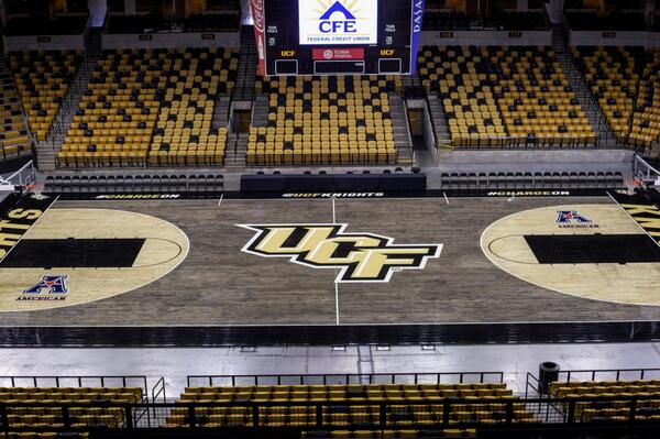ArenasElite's tweet photo. Ooo kill 'em #UCF #CollegeHoops http://t.co/Q5kq7ciCRA