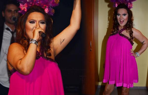 geccecom's tweet photo. Yılbaşı izdihamı! İstanbul'da en büyük ilgili @DemetAkalin gördü!  http://t.co/SE18iku5cM http://t.co/eUPu4YvXdE
