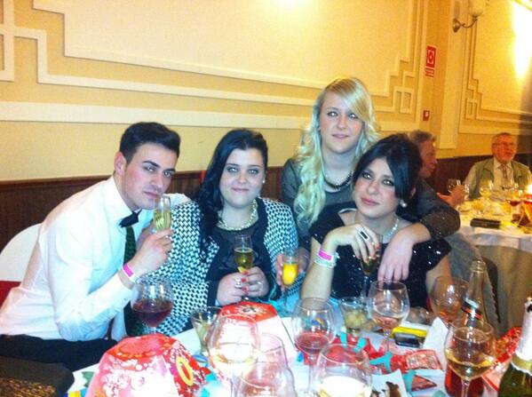 irenemurciasanc's tweet photo. Nochevieja 2013! @JuanPedroHL @TsotoM92 @VanessaMeroo #espectacular http://t.co/W6djV52jLs
