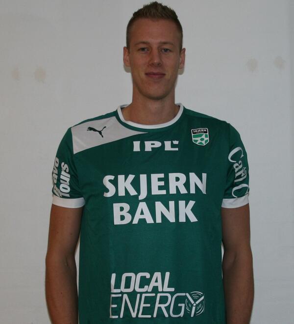 SkjernHaandbold's tweet photo. Skjern har skrevet kontrakt med landsholdsprofilen Nikolaj Markussen med start fra sommer. http://t.co/NTUus5XflS http://t.co/bHV5rCC4Av