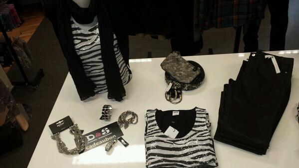 DS_wear's tweet photo. Nog even een kerstoutfit scoren? D&amp;S  heeft het voor u!! Ook morgen open van 12-17 uur. http://t.co/hbU9RiwqGO