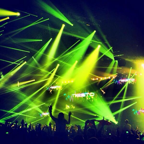 VickyBetsy's tweet photo. What a night! Thank you @CalvinHarris &amp; @tiesto , it was EPIC! http://t.co/Y1wqbVvwKL