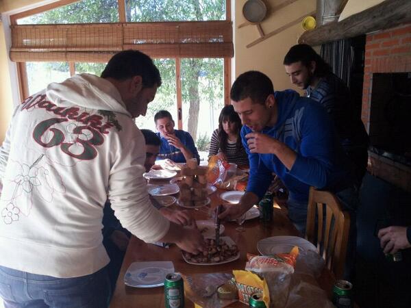 jorgesgt89's tweet photo. @jkprimo89  @Romera2802  @lolicar84  aver cuando repetimos..  y el pimenton mjor dulcee!! http://t.co/KZWdnk0ZVu