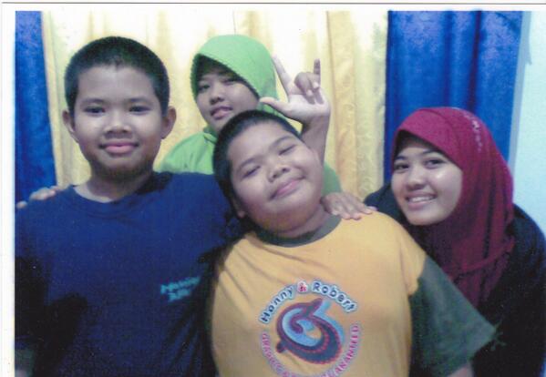 haphap_subhan's tweet photo. itu foto pas smp buk -.-a @utarieeffrilia: Lucu nian subhan :D @haphap_subhan: kenangan :') http://t.co/xXz52KGS0B
