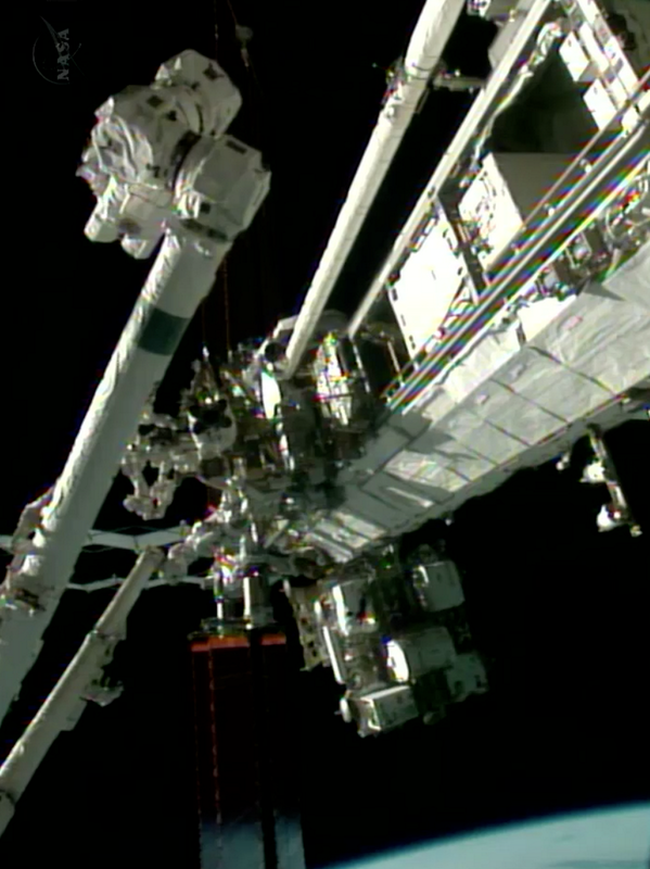ShuttleAlmanac's tweet photo. LIVE - #ISS #Exp38 Contingency EVA to begin shortly - live photo shows the worksite on the S1 Truss http://t.co/2HNCE9J885