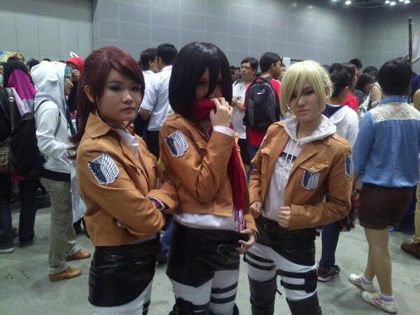 ying_tze's tweet photo. I missed out on my classmate's cosplay !!! Such a cute SNK cosplay team ๐ #cosplay #CF2013 http://t.co/B7VZag3evY