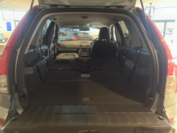 MattAtLincVolvo's tweet photo. Volvo XC90 with front and rear passenger seats folded flat!
#GOTSPACE #Volvo #XC90 #Rdesign http://t.co/xrC1Mf5uzi