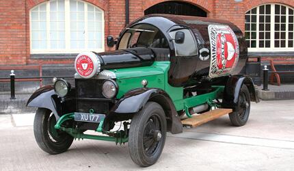 CherryBombExh's tweet image. 1924 #Daimler #TL30 beer bottle promotional lorry (truck) for #Worthington beer.