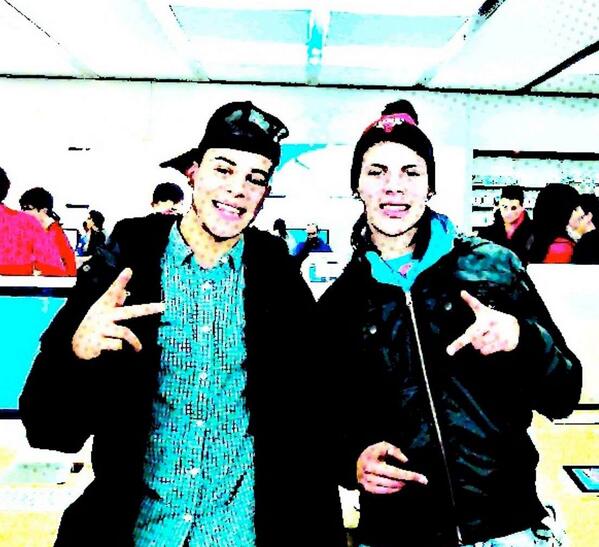 PipeMarin24's tweet photo. Con mi Hermano! http://t.co/uxJfdVkmVn