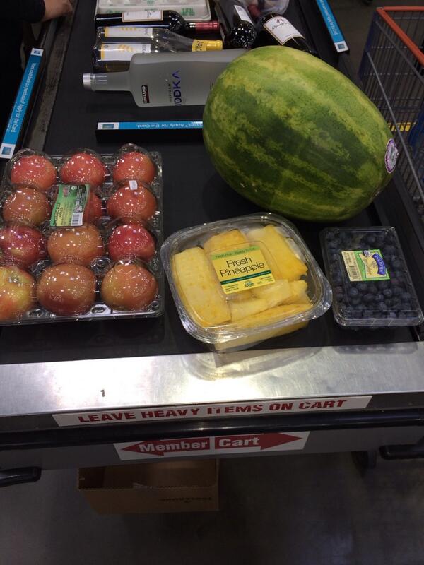 DarthAmin's tweet image. LMAOOO  RT @JChillin: That moment when you buy other fruit so it doesn't look like all you want is watermelon.