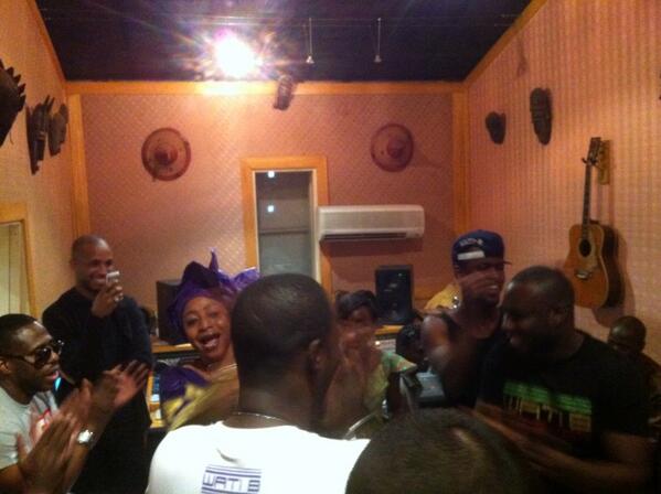 fabienoff's tweet photo. Babany Kon�� et la @sexiondasso en impro au studio bogolan! http://t.co/QBIsvoLhwy