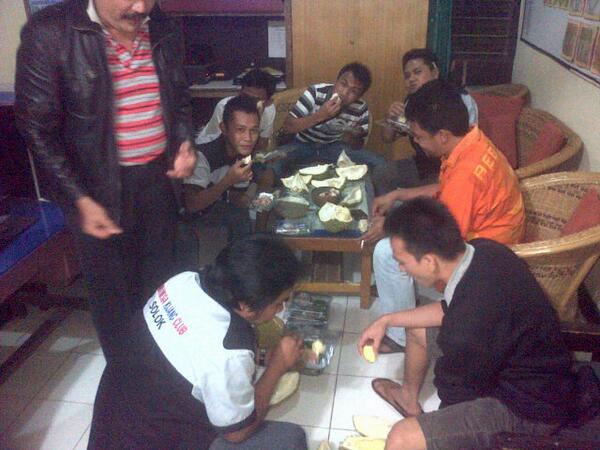 Pesta duren di polsek sungai lasi