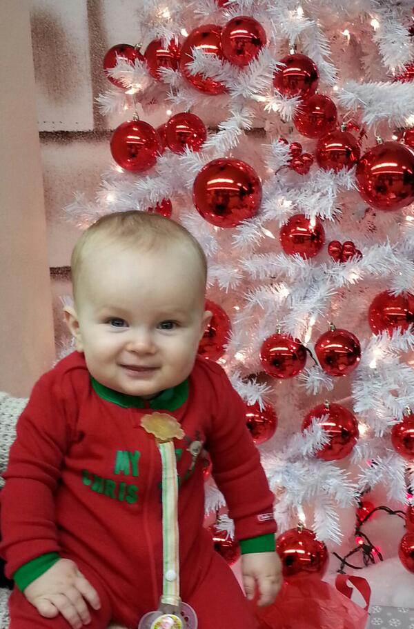 ApolloTalk's tweet photo. Tis the season to wear #red. Merry #Christmas from Apollo to all of you! #firstchristmas #babychristmas #cutebaby http://t.co/GNJKWIKpmO