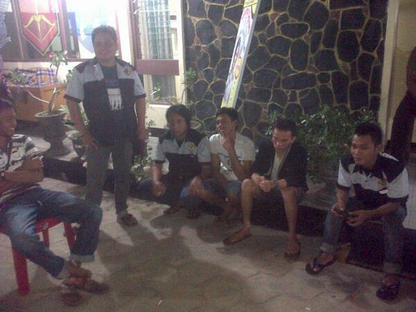 Ditahan gra2 ngabisin duren jatah kapolsek.. :D