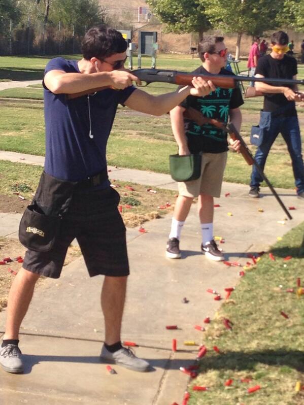 Charlie35023561's tweet photo. Don't shoot lol http://t.co/4uoAzYxqh0