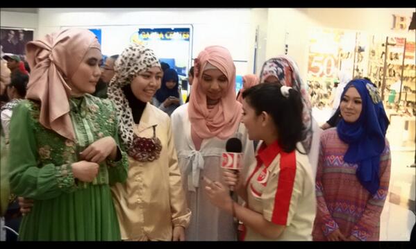 Depok_TV's tweet photo. "@mygkhoirun: @Depok_TV #DepokCommunityFestival http://t.co/HWBq7OBiBn" cc:@cutkeumalara