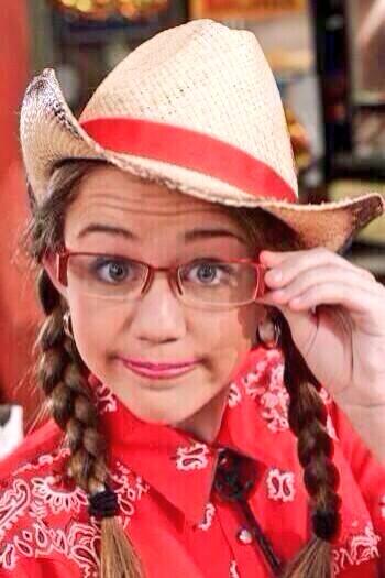nicogreetham's tweet photo. "plot twist: Miley's locked away somewhere while her evil cousin Luann is acting like she's the real Miley" 😂 http://t.co/0H4POIFBlT