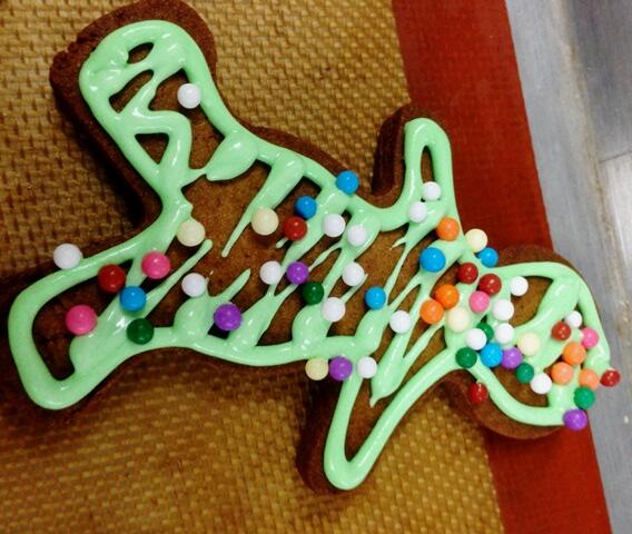 Twitter advent  gift today for kids...handmade ginger biscuit. Show this tweet to redeem. Pls Rt